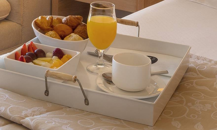 Room service Hotel SH Valencia Palace Room service Hotel SH Valencia Palace
