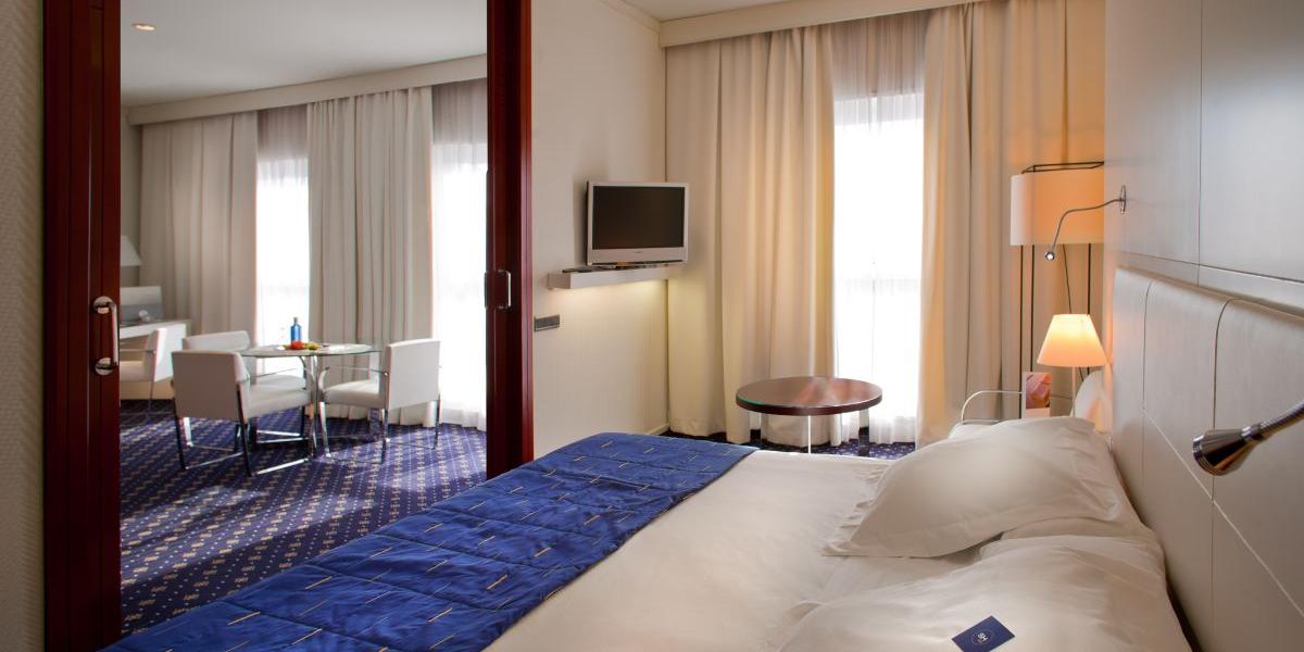 Junior suite SH Valencia Palace Hotel Junior suite SH Valencia Palace Hotel